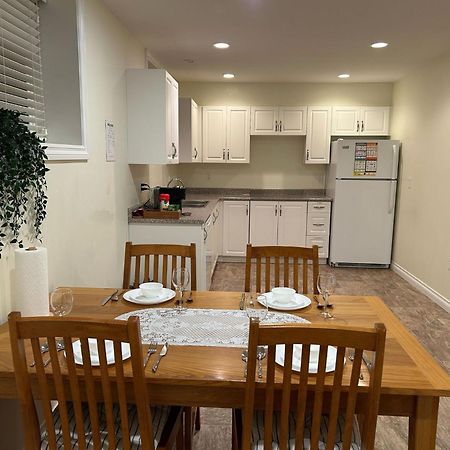 A Private Suite In Port Moody מראה חיצוני תמונה