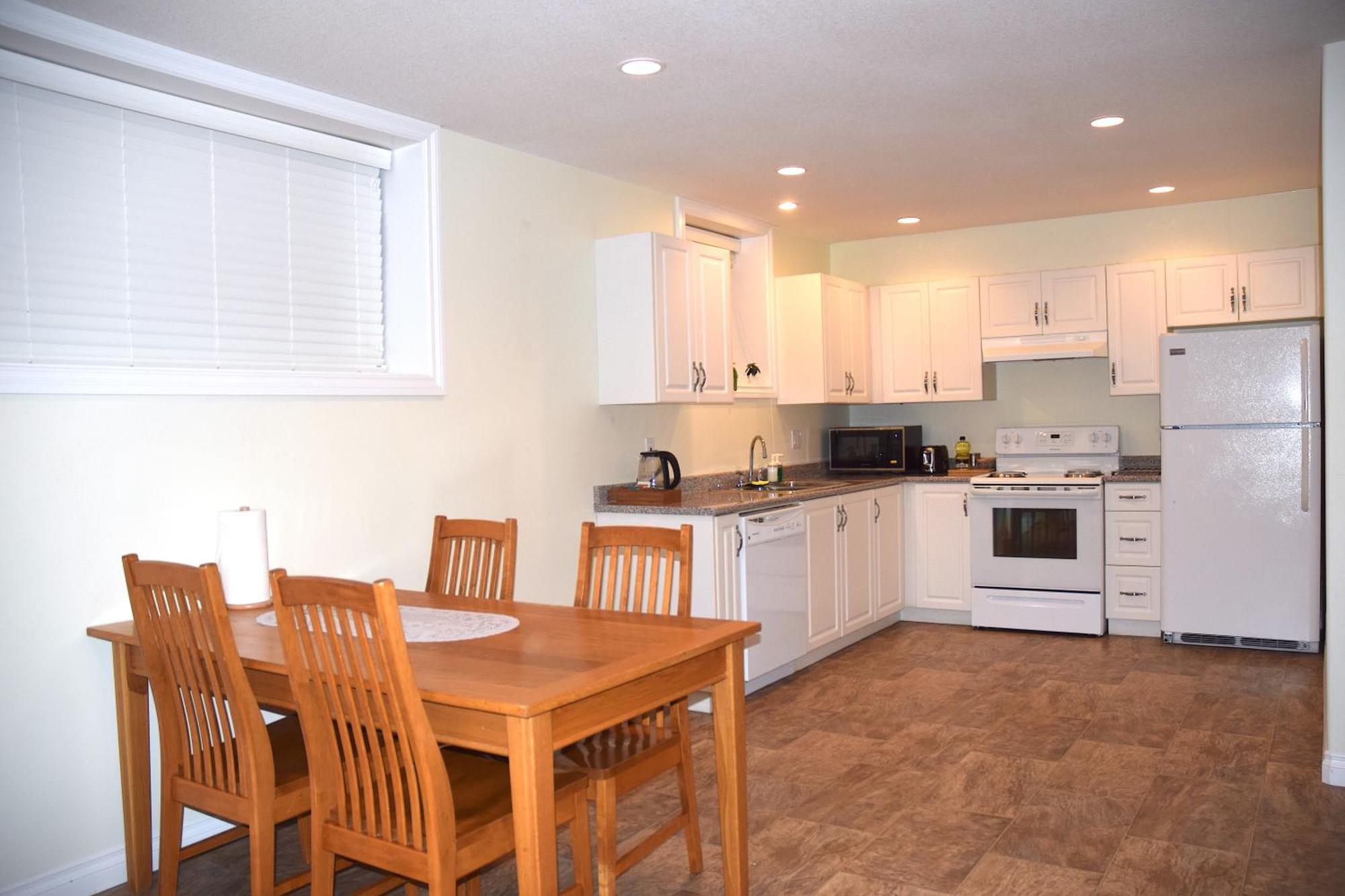 A Private Suite In Port Moody מראה חיצוני תמונה