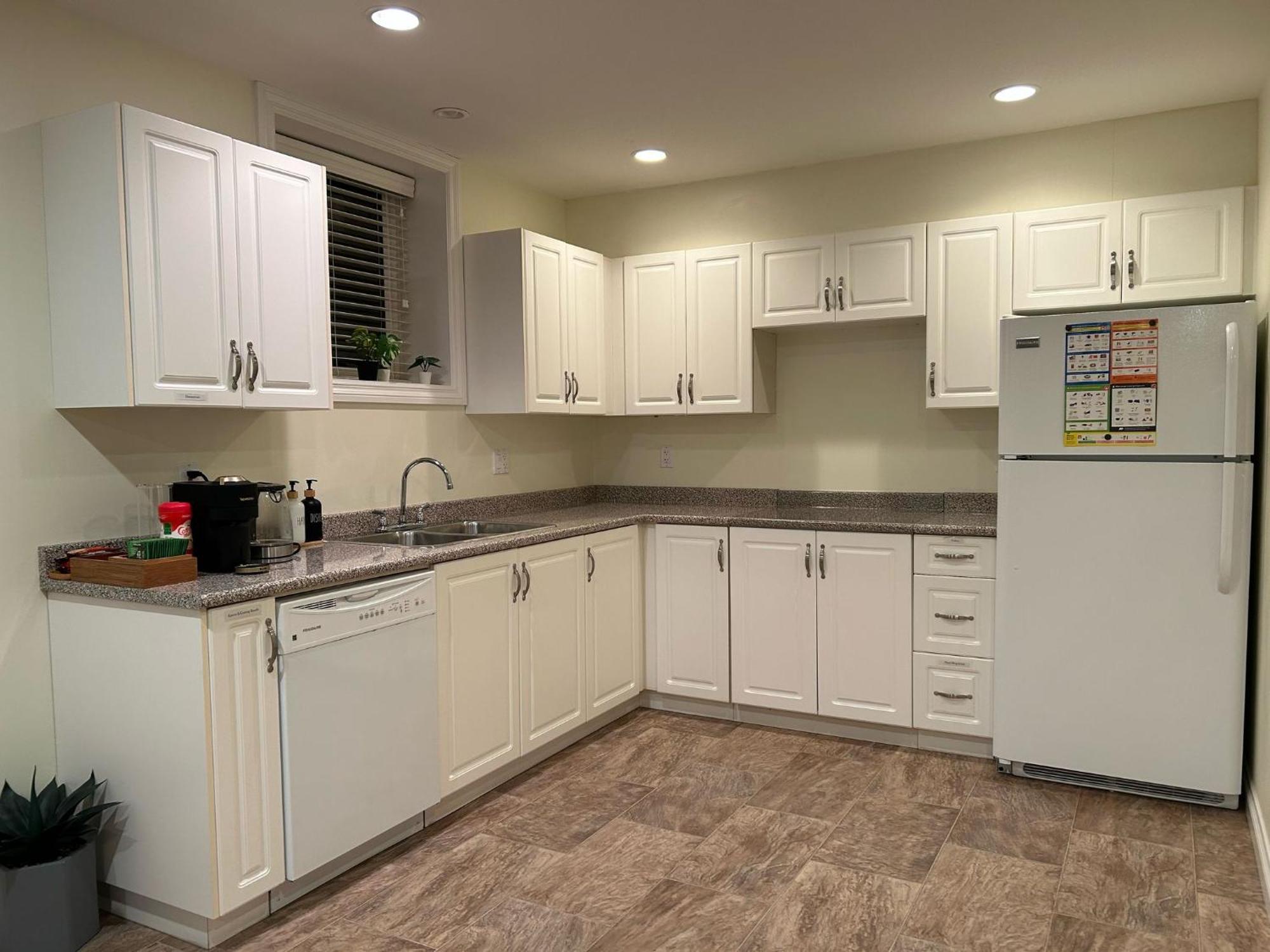 A Private Suite In Port Moody מראה חיצוני תמונה