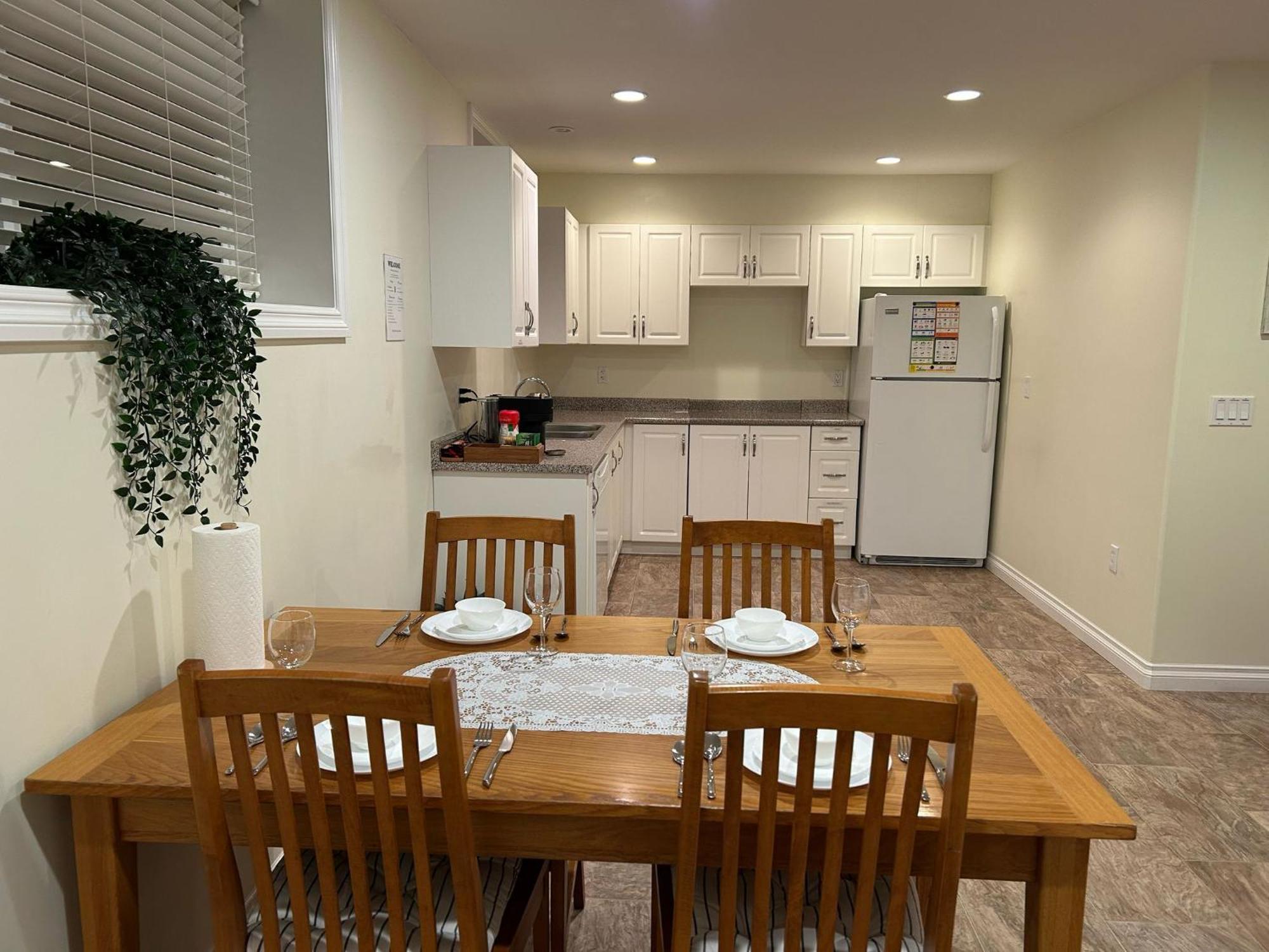 A Private Suite In Port Moody מראה חיצוני תמונה